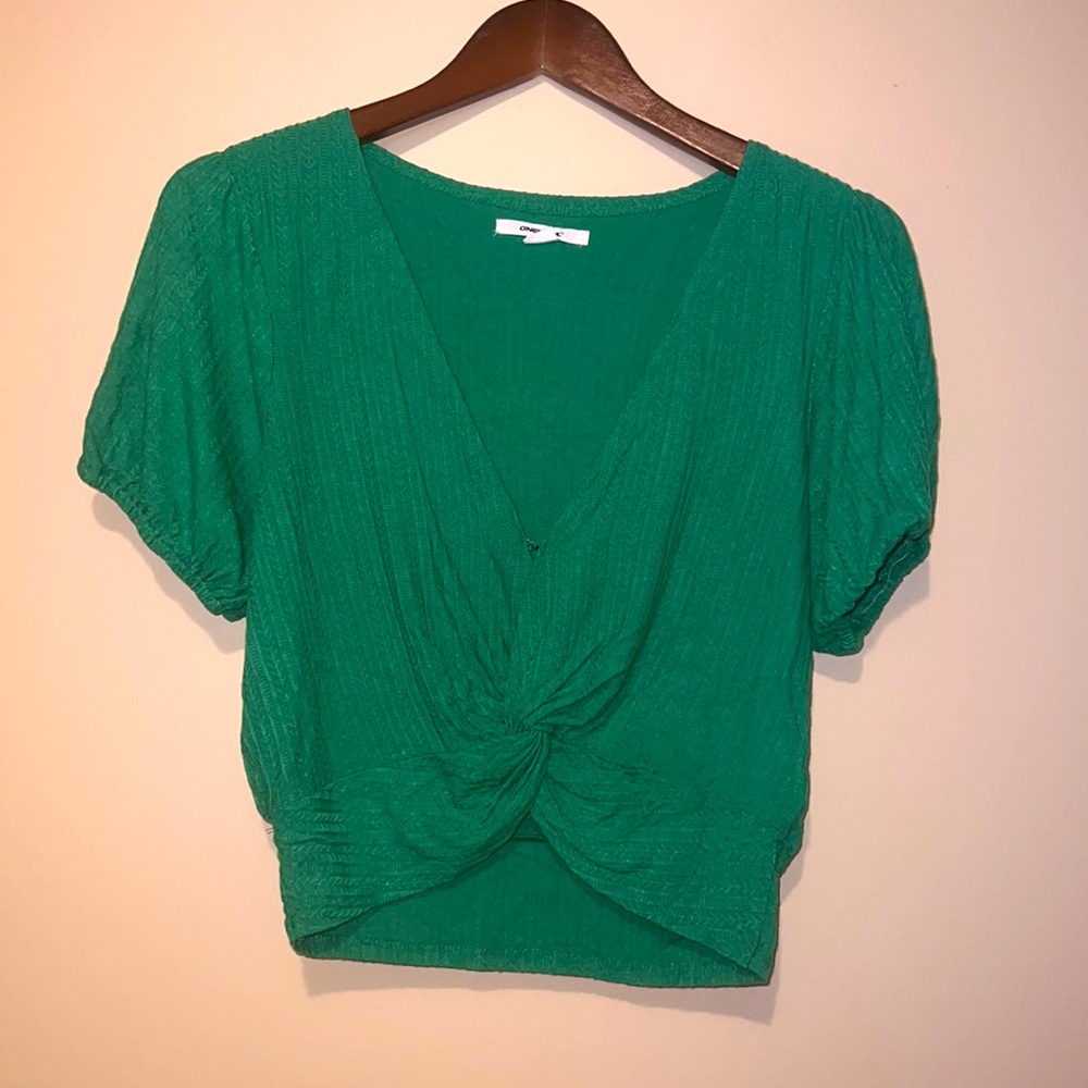 **SOLD** NWOT ~ O’Neill Emerald Top Deep V - Medium